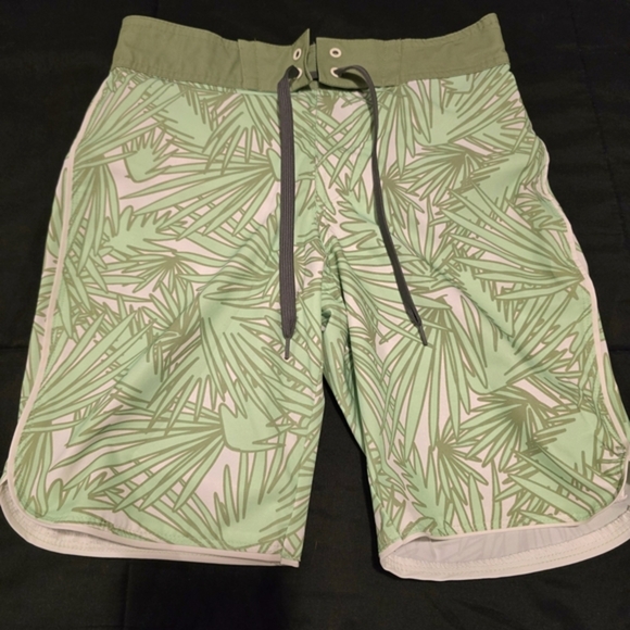 Art Class Boy's Leaf Swim Shorts Green & White Size 10 Medium - Picture 1 of 7